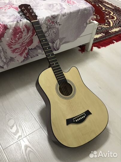 Акустическая гитара