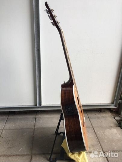 Акустическая гитара 