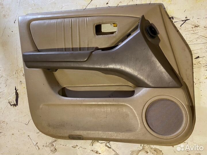 Обшивка водительской двери lexus rx 300