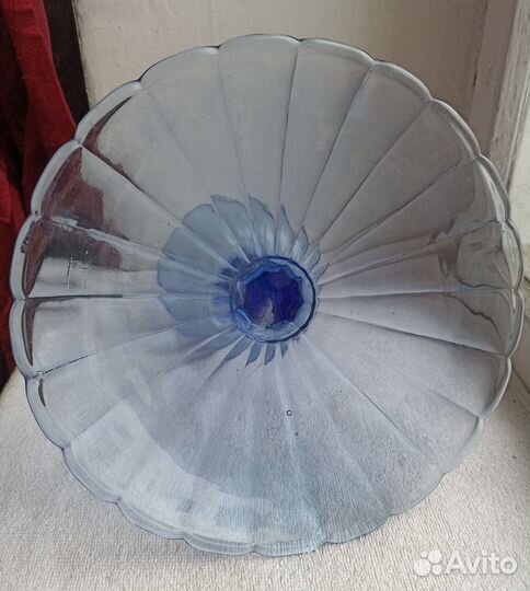 Ваза на ножке. фруктовница Голубое стекло. СССР. В