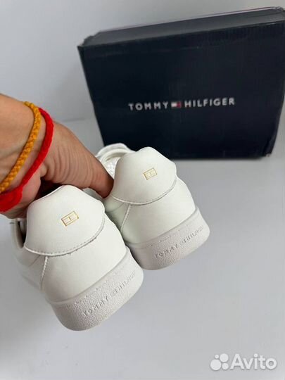 Кроссовки и кеды женские Tommy Hilfiger