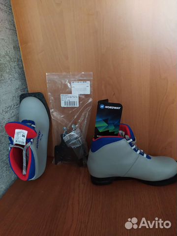 Лыжные ботинки с креплениями для лыж