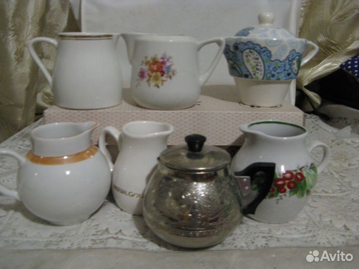 Небольшая коллекция молочников