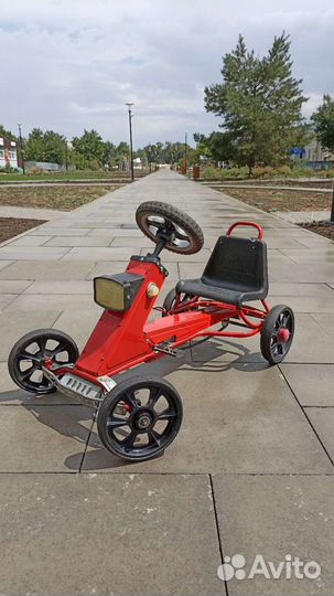 Автомобиль детский педальный спорт