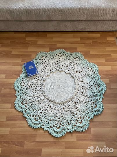 Вязанный ковёр ручной работы