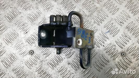 Петля передняя правая volkswagen passat B5 (YBE03F