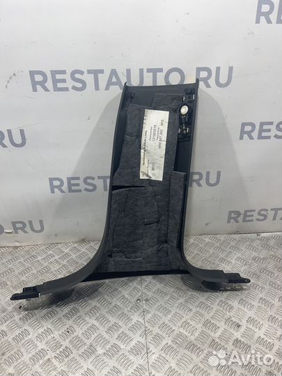 Обшивка стойки Audi A8