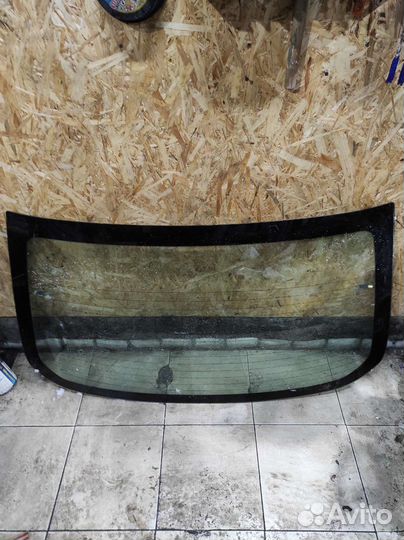 Стекло заднее Nissan Tiida C11 седан