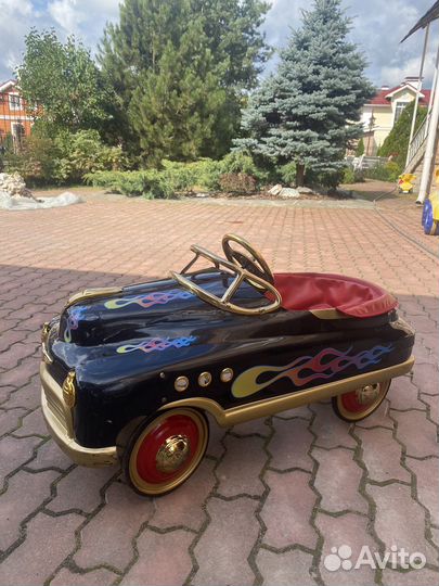 Детская педальная машина