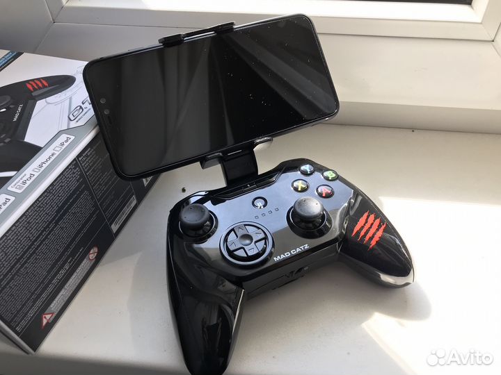 Mad Catz C.T.R.L. i геймпад джойстик (для iOS)