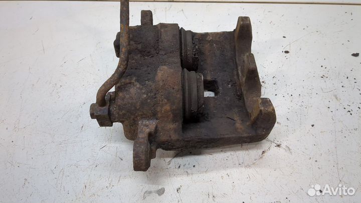 Суппорт левый передний Jeep Grand Cherokee