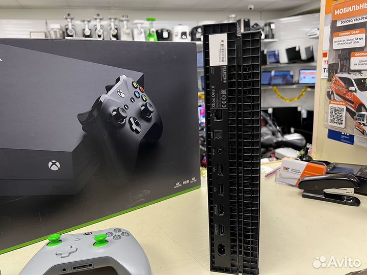 Игровая приставка Xbox One X 1Tb (Центр)