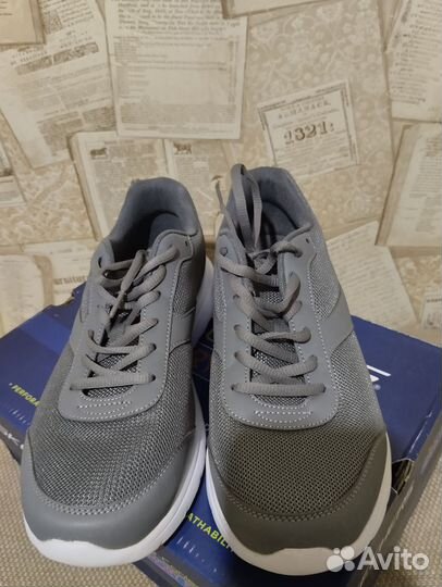 Кроссовки новые 43 размер