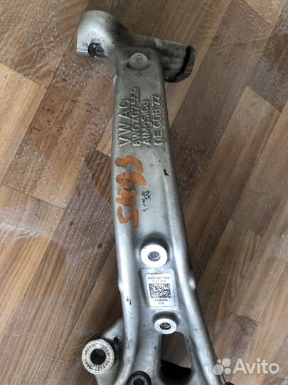 Кулак поворотный audi a5 передний левый