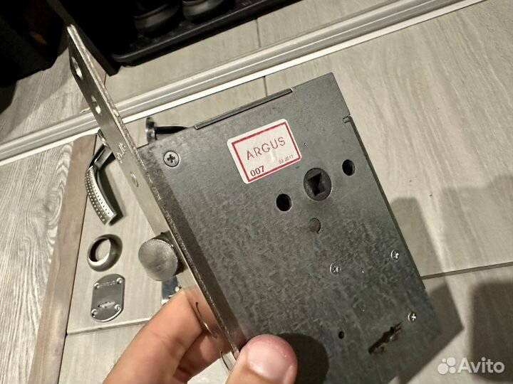 Замок дверной сейфового типа с ручкой Argus