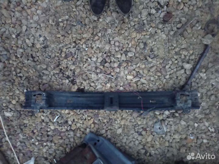 Усилитель переднего бампера Kia Rio 2 jd