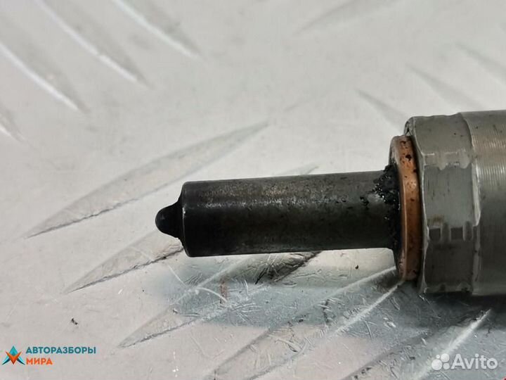 Форсунка Volkswagen Passat B6 2009 03L130277