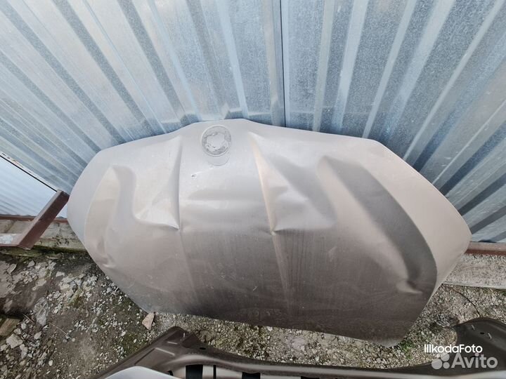 Капот на Skoda rapid 2