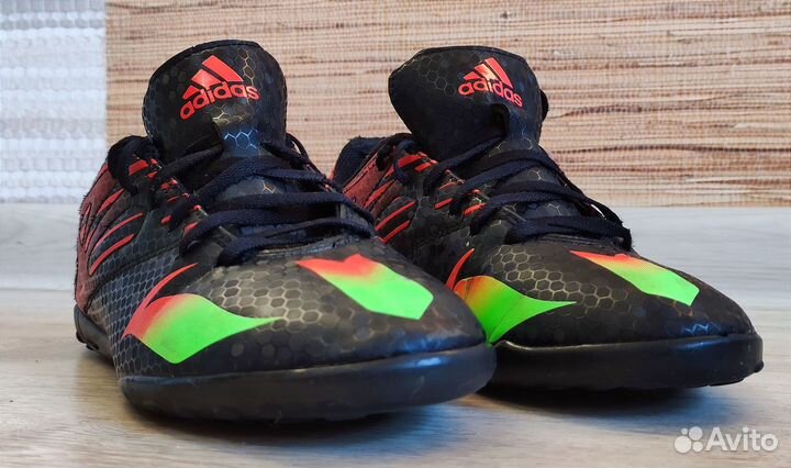 Бутсы сороконожки adidas