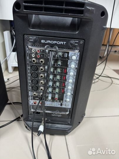 Акустическую систему Behringer B212D