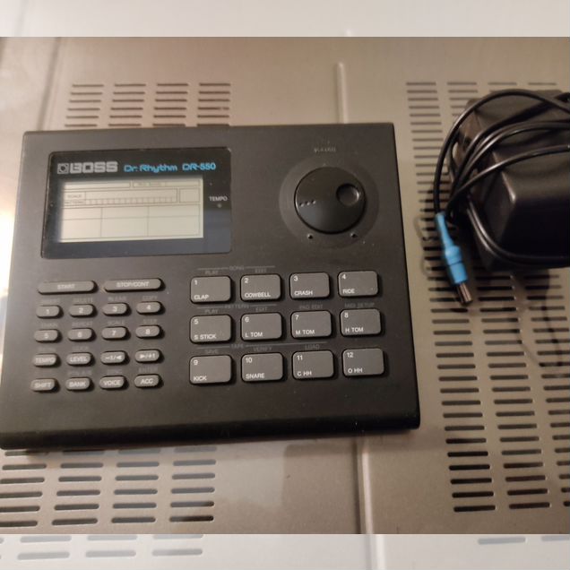 Драм машина Boss DR-550 Drum Machine