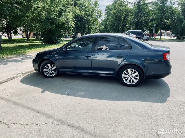 Лючок бензобака Volkswagen Jetta V (05-11)