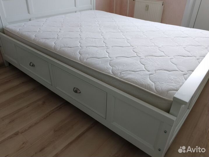 Кровать с матрасом 160 на 200
