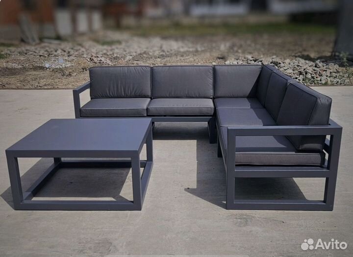 Садовая и уличная мебель