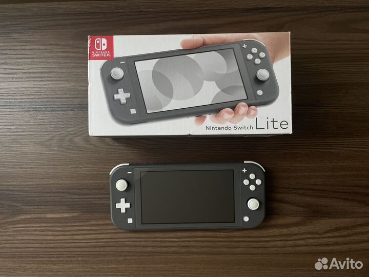 Nintendo Switch Lite серая. Полный комплект