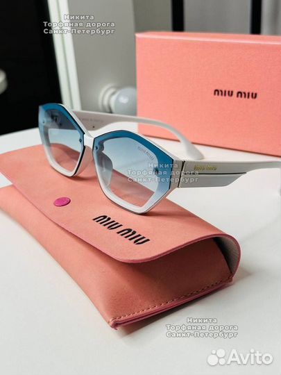 Солнцезащитные очки Miu Miu