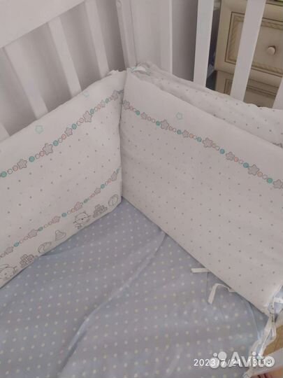 Детская кроватка с продольным маятником и ящиком