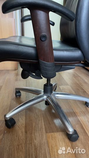 Компьютерное офисное кресло