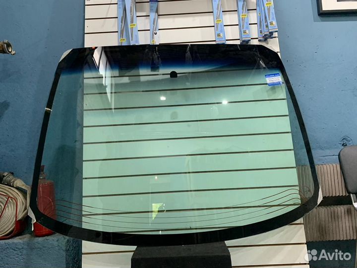 Лобовое стекло Крайслер Вояджер / Додж Караван