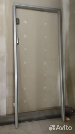 Стеклянная дверь