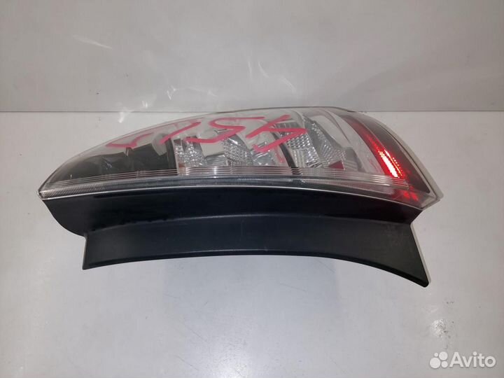 Фонарь задний правый Toyota Prius 2 NHW20 2003