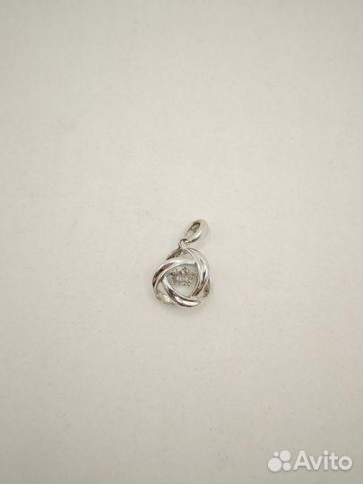 Золотая подвеска с бриллиантом мюз