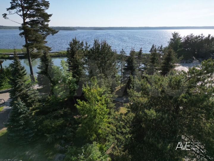 Дом 700 м² на участке 100 сот.