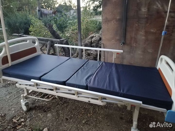Медицинская кровать