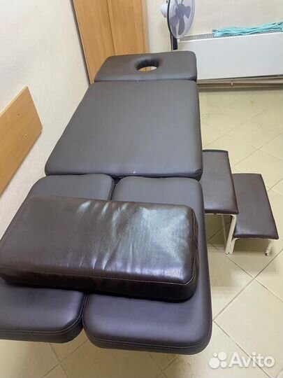 Массажная кушетка с вырезом