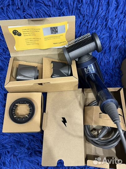 Dyson фен + комплект расчесок Dyson
