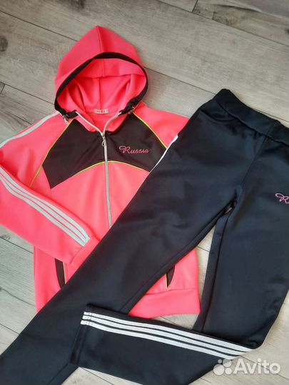 Костюмы, джинсы, кофточки р.42, 44