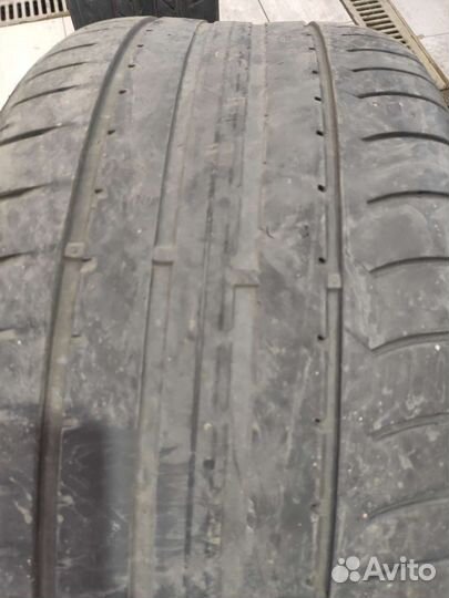 Goodyear EfficientGrip 275/40 R19