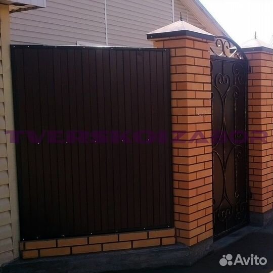 Забор из кирпича и профнастила в Удомле