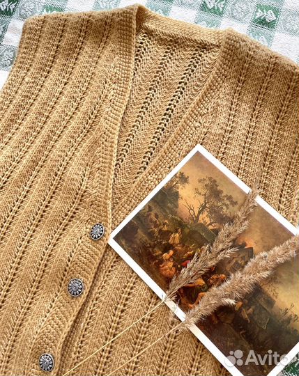 Горчичный шерстяной жилет