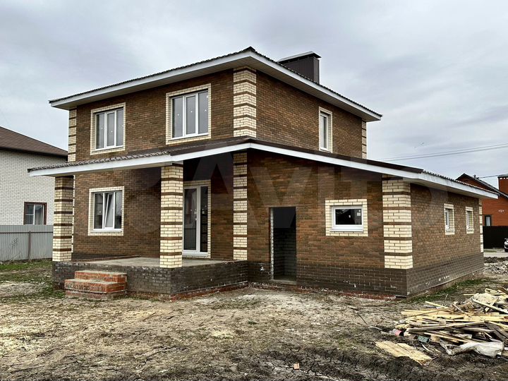 Коттедж 202 м² на участке 10 сот.