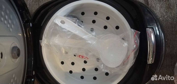 Новая в коробке мультиварка. Не пользовались