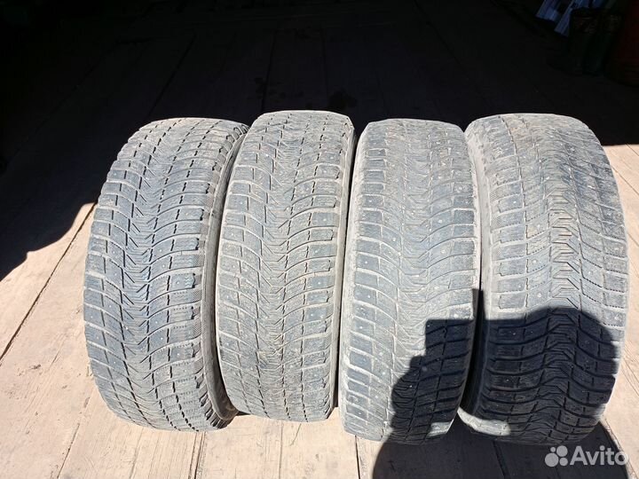 Michelin X-Ice North 3 215/65 R16