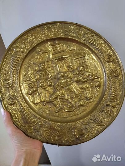 Тарелка настенная латунь антик