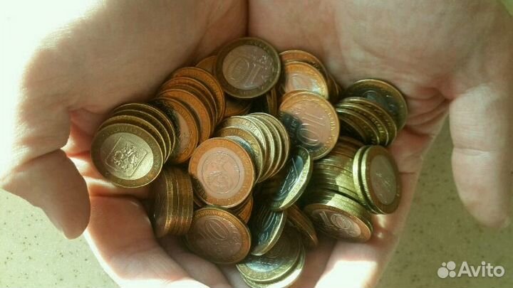 Продам 200 биметаллических десятирублевых монет