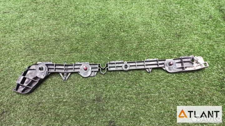 Крепление бампера задняя левая toyota prius